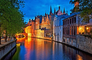 On this picture we can see the canals of Bruges
